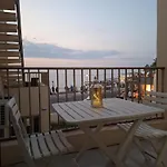 Ferienhaus Spacious Bugibba Seafront 3br Free Parking Free Wifi
