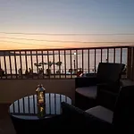 Ferienhaus Spacious Bugibba Seafront 3br Free Parking Free Wifi