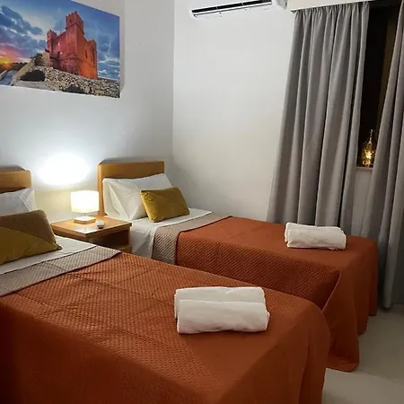 Vakantiehuis Spacious Bugibba Seafront 3br Free Parking Free Wifi St. Paul's Bay