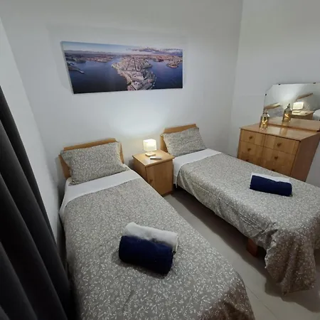 Vakantiehuis Spacious Bugibba Seafront 3br Free Parking Free Wifi