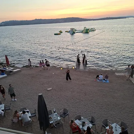 Spacious Bugibba Seafront 3br Free Parking Free Wifi Vakantiehuis St. Paul's Bay