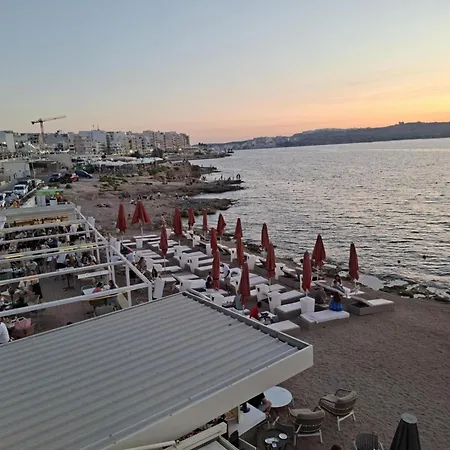 Spacious Bugibba Seafront 3br Free Parking Free Wifi 別荘