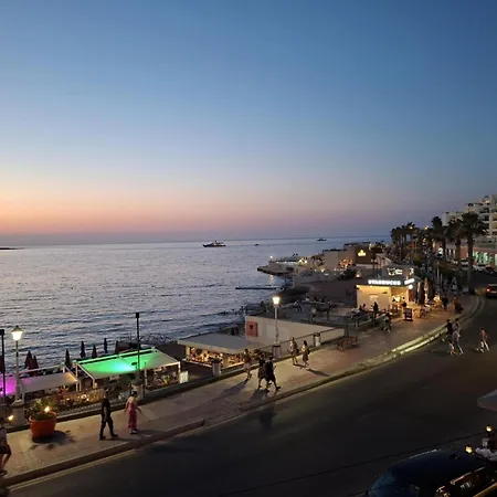 Spacious Bugibba Seafront 3br Free Parking Free Wifi 別荘